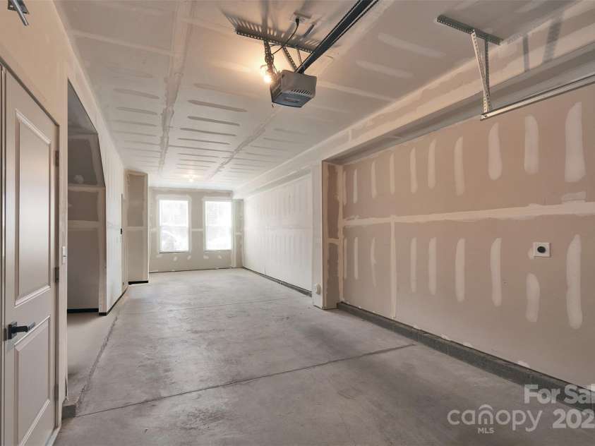 3725 Tryon Street, Charlotte, NC 28217.  MLS# CAR4277719, YatesRealty ID 33838. Garage