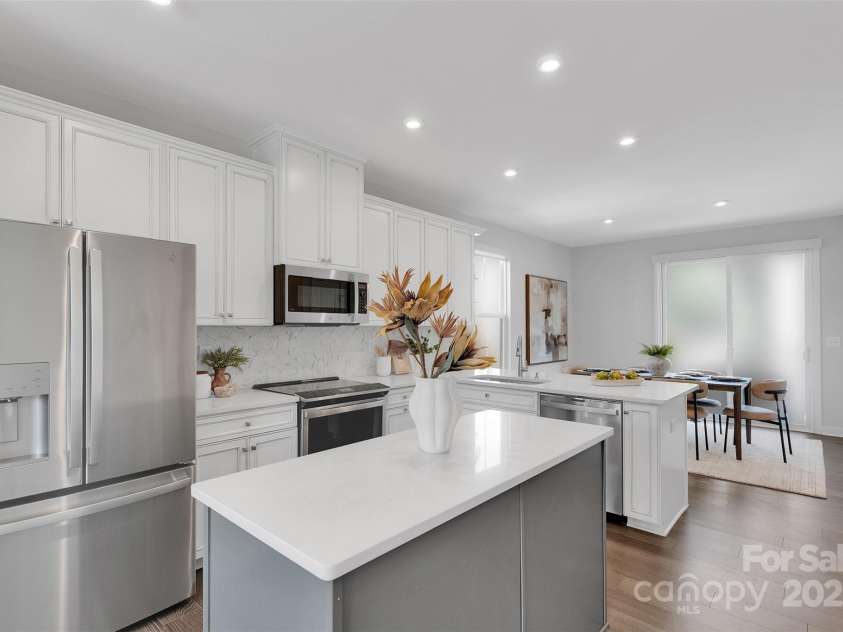 3725 Tryon Street, Charlotte, NC 28217.  MLS# CAR4277719, YatesRealty ID 33838. Kitchen- quartz countertops