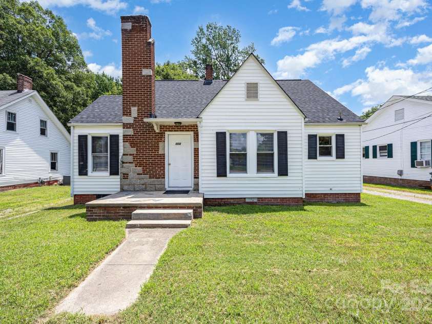 900 Salisbury Avenue, Spencer, NC 28159.  MLS# CAR4275404, YatesRealty ID 33839. 