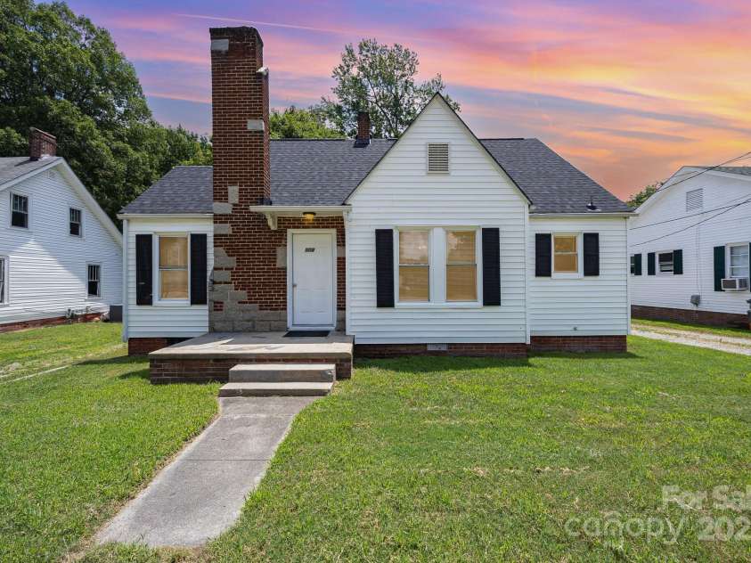 900 Salisbury Avenue, Spencer, NC 28159.  MLS# CAR4275404, YatesRealty ID 33839. 