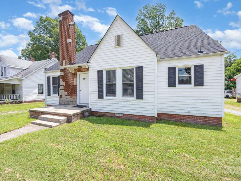 900 Salisbury Avenue, Spencer, NC 28159.  MLS# CAR4275404, YatesRealty ID 33839. 