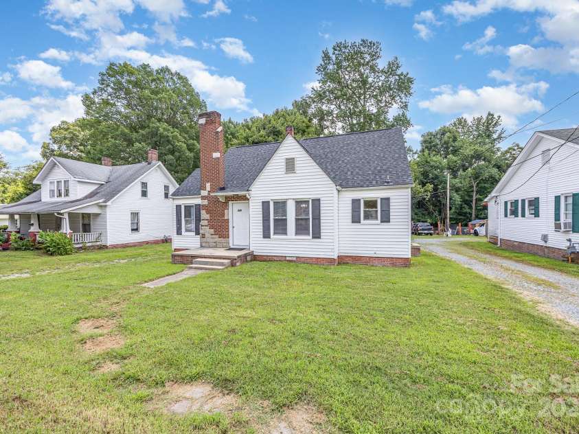 900 Salisbury Avenue, Spencer, NC 28159.  MLS# CAR4275404, YatesRealty ID 33839. 