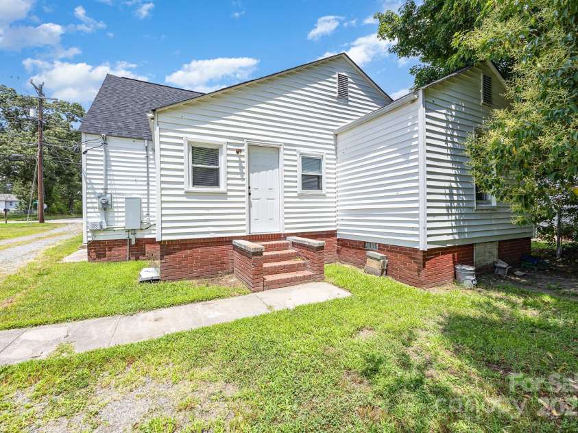 900 Salisbury Avenue, Spencer, NC 28159.  MLS# CAR4275404, YatesRealty ID 33839. 