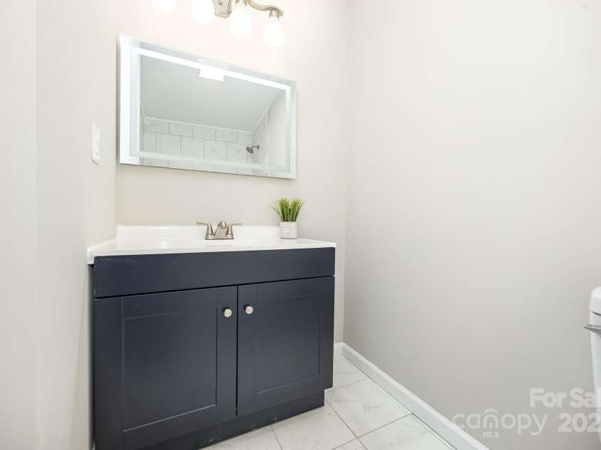 900 Salisbury Avenue, Spencer, NC 28159.  MLS# CAR4275404, YatesRealty ID 33839. Hall Bath