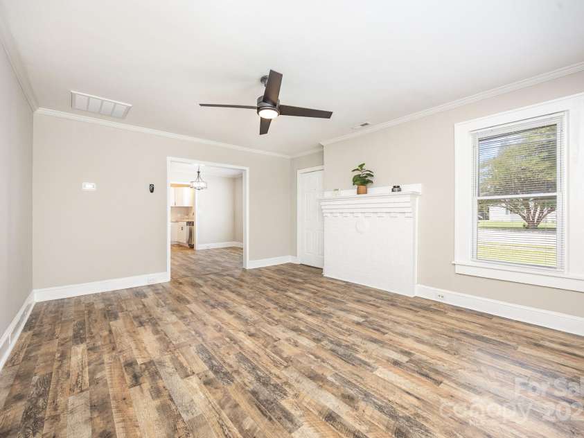 900 Salisbury Avenue, Spencer, NC 28159.  MLS# CAR4275404, YatesRealty ID 33839. Living Room