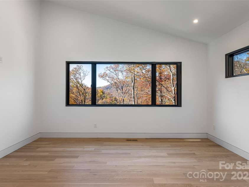 371 Oklahoma Road, Montreat, NC 28757.  MLS# CAR4319901, YatesRealty ID 33840. 