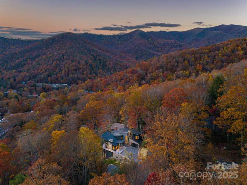 371 Oklahoma Road, Montreat, NC 28757.  MLS# CAR4319901, YatesRealty ID 33840. 