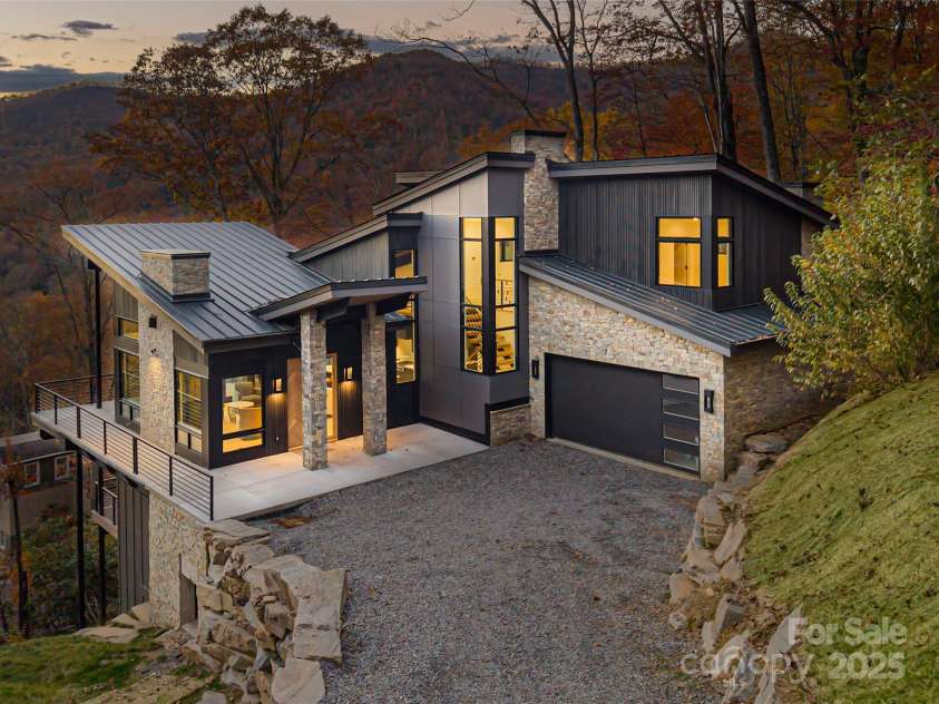 371 Oklahoma Road, Montreat, NC 28757.  MLS# CAR4319901, YatesRealty ID 33840. 