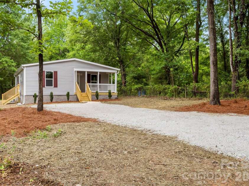 321 Bell Road, Kings Mountain, NC 28086.  MLS# CAR4386218, YatesRealty ID 33842. 