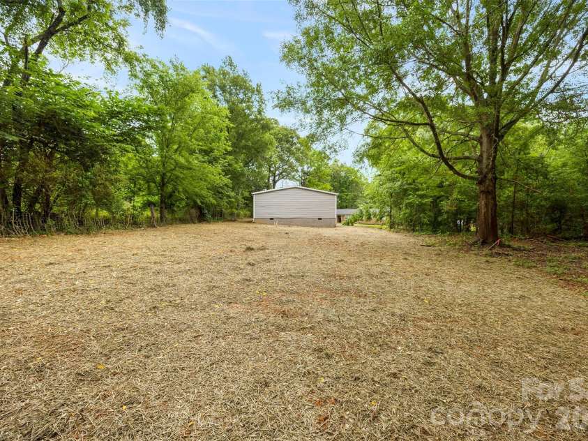 321 Bell Road, Kings Mountain, NC 28086.  MLS# CAR4386218, YatesRealty ID 33842. 