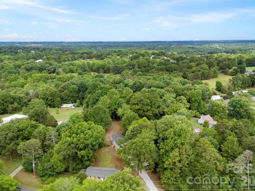 321 Bell Road, Kings Mountain, NC 28086.  MLS# CAR4386218, YatesRealty ID 33842. 