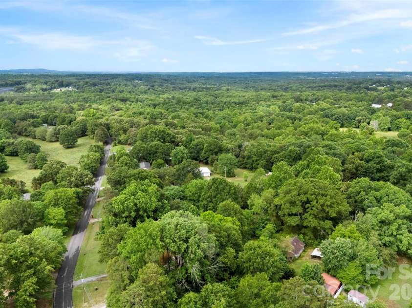 321 Bell Road, Kings Mountain, NC 28086.  MLS# CAR4386218, YatesRealty ID 33842. 