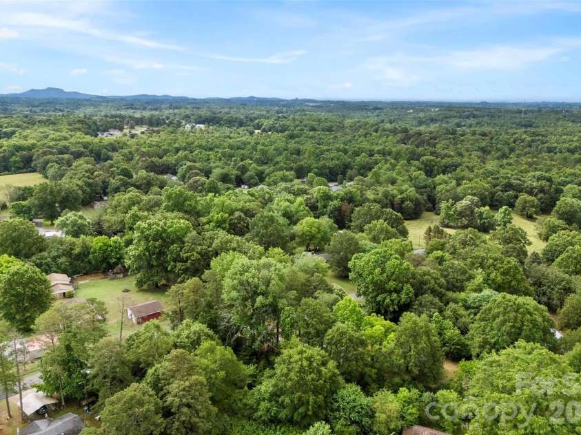321 Bell Road, Kings Mountain, NC 28086.  MLS# CAR4386218, YatesRealty ID 33842. 
