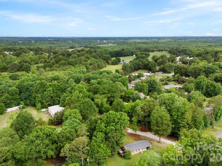 321 Bell Road, Kings Mountain, NC 28086.  MLS# CAR4386218, YatesRealty ID 33842. 