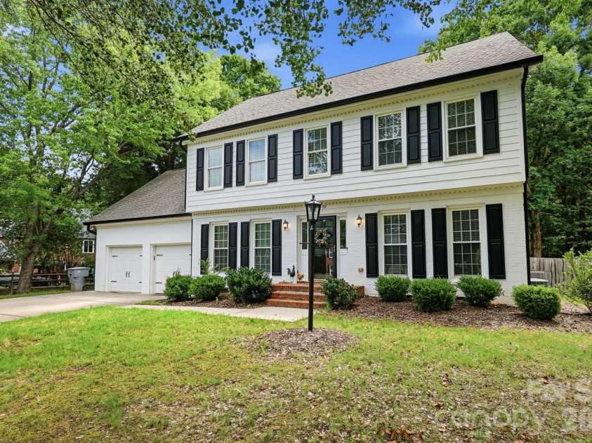 10129 Hanover Glen Road, Charlotte, NC 28210.  MLS# CAR4391204, YatesRealty ID 33843. 