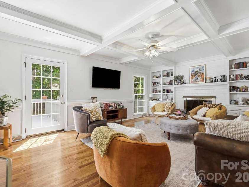 10129 Hanover Glen Road, Charlotte, NC 28210.  MLS# CAR4391204, YatesRealty ID 33843. 