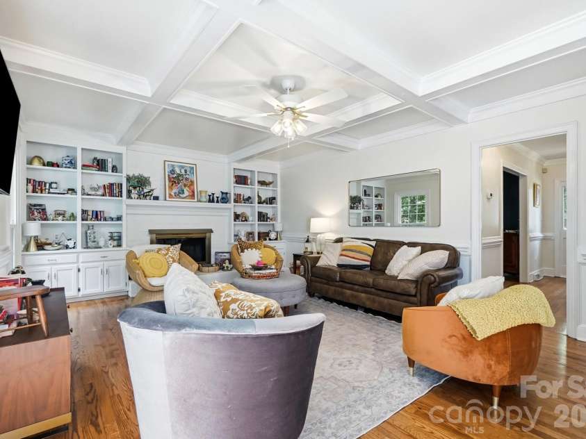10129 Hanover Glen Road, Charlotte, NC 28210.  MLS# CAR4391204, YatesRealty ID 33843. 
