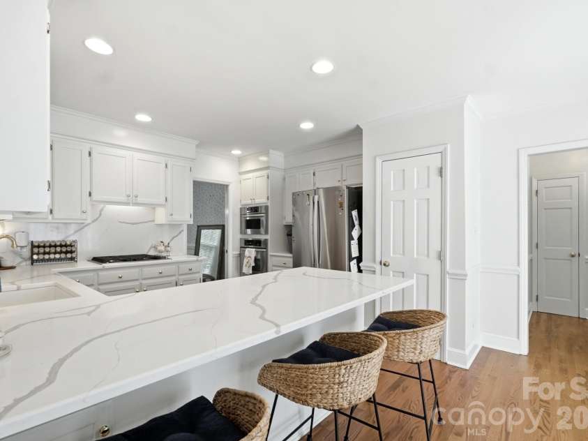 10129 Hanover Glen Road, Charlotte, NC 28210.  MLS# CAR4391204, YatesRealty ID 33843. 