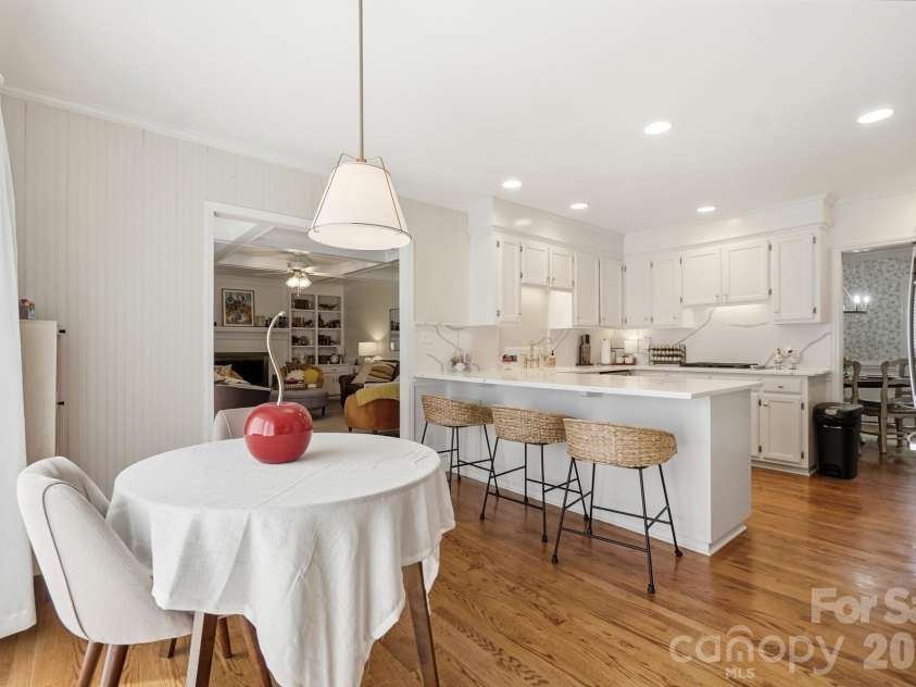 10129 Hanover Glen Road, Charlotte, NC 28210.  MLS# CAR4391204, YatesRealty ID 33843. 