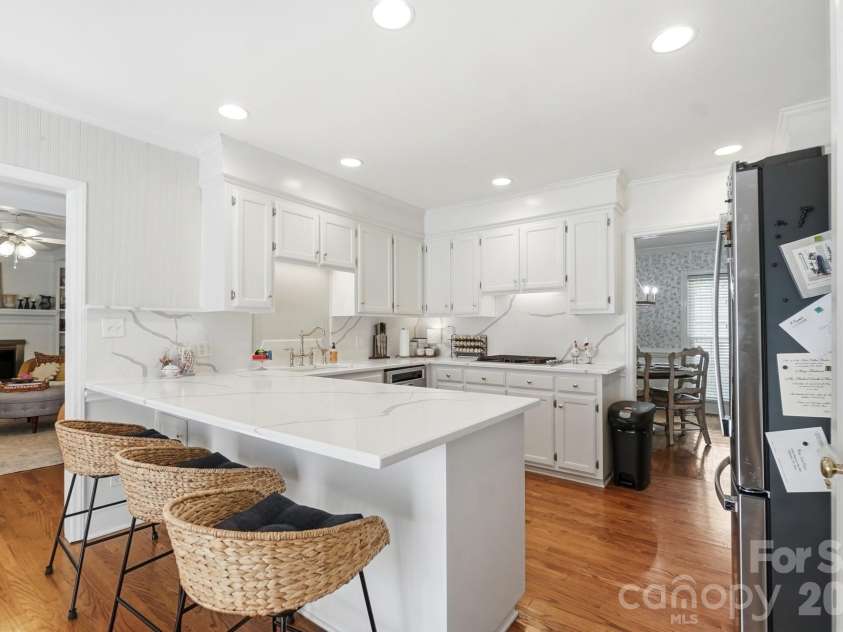 10129 Hanover Glen Road, Charlotte, NC 28210.  MLS# CAR4391204, YatesRealty ID 33843. 