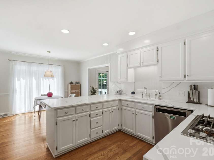 10129 Hanover Glen Road, Charlotte, NC 28210.  MLS# CAR4391204, YatesRealty ID 33843. 