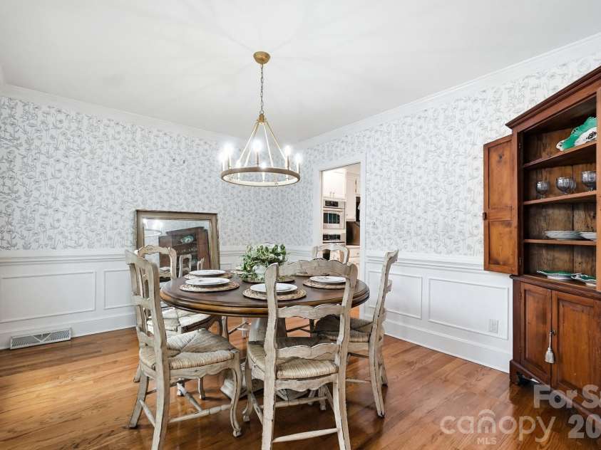 10129 Hanover Glen Road, Charlotte, NC 28210.  MLS# CAR4391204, YatesRealty ID 33843. 