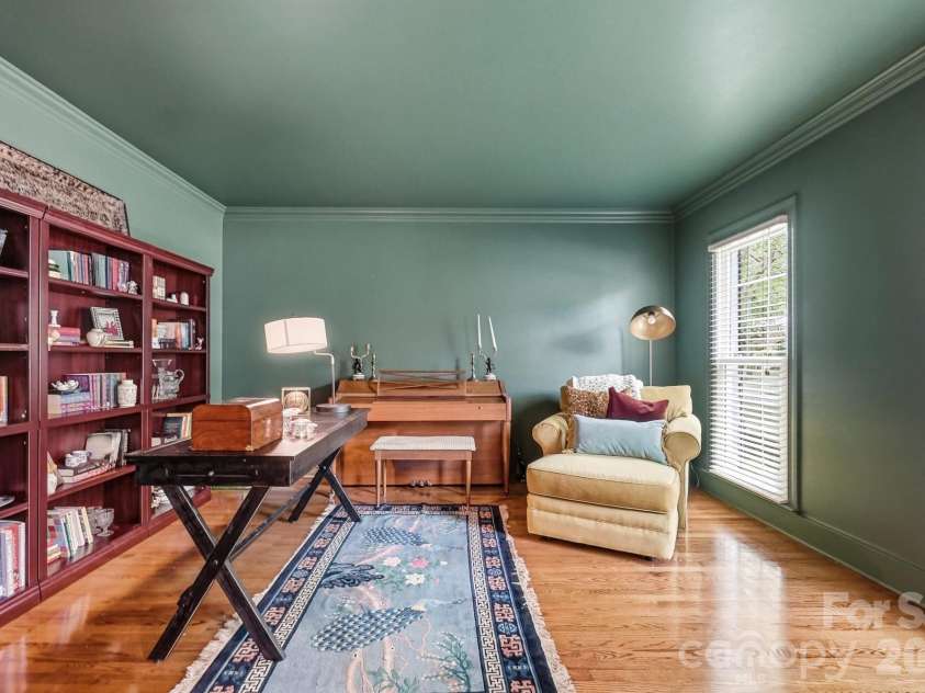10129 Hanover Glen Road, Charlotte, NC 28210.  MLS# CAR4391204, YatesRealty ID 33843. 