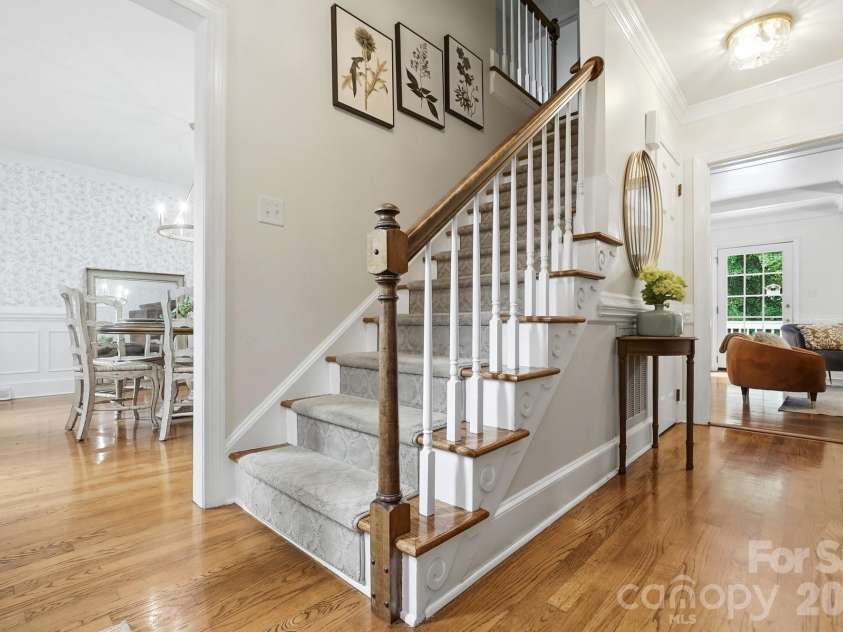 10129 Hanover Glen Road, Charlotte, NC 28210.  MLS# CAR4391204, YatesRealty ID 33843. 