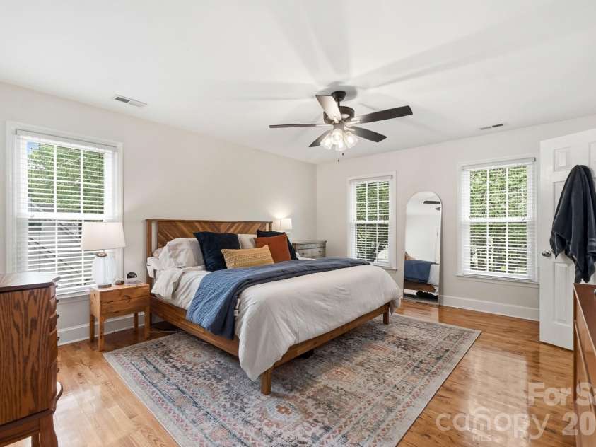 10129 Hanover Glen Road, Charlotte, NC 28210.  MLS# CAR4391204, YatesRealty ID 33843. 