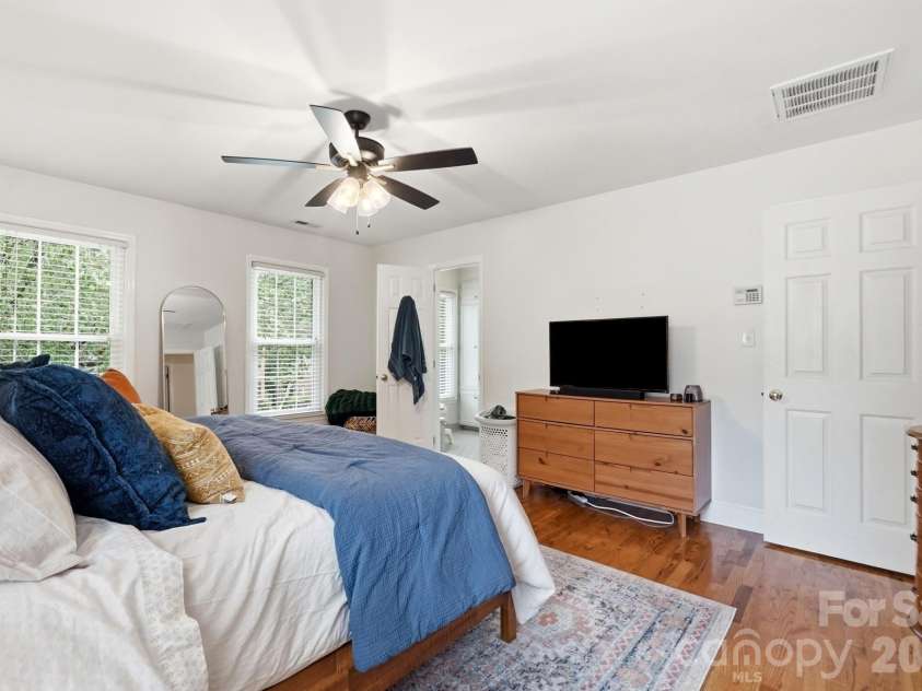 10129 Hanover Glen Road, Charlotte, NC 28210.  MLS# CAR4391204, YatesRealty ID 33843. 