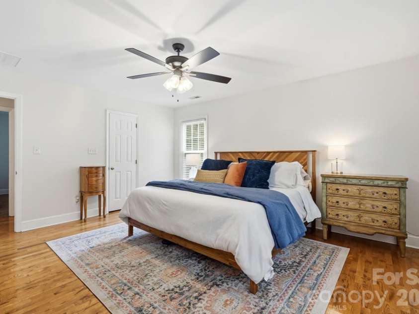10129 Hanover Glen Road, Charlotte, NC 28210.  MLS# CAR4391204, YatesRealty ID 33843. 