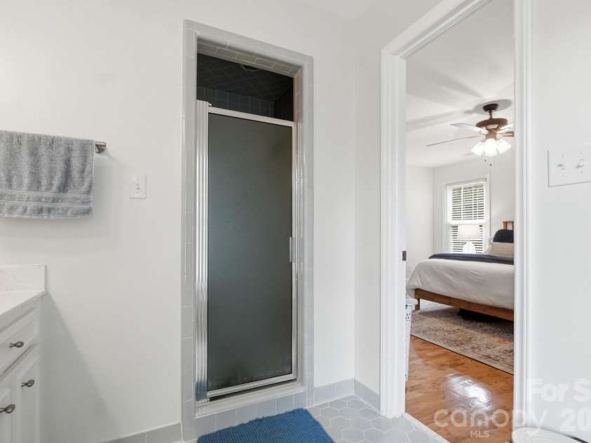 10129 Hanover Glen Road, Charlotte, NC 28210.  MLS# CAR4391204, YatesRealty ID 33843. 
