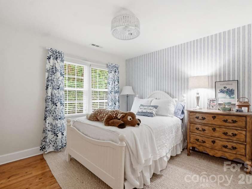10129 Hanover Glen Road, Charlotte, NC 28210.  MLS# CAR4391204, YatesRealty ID 33843. 