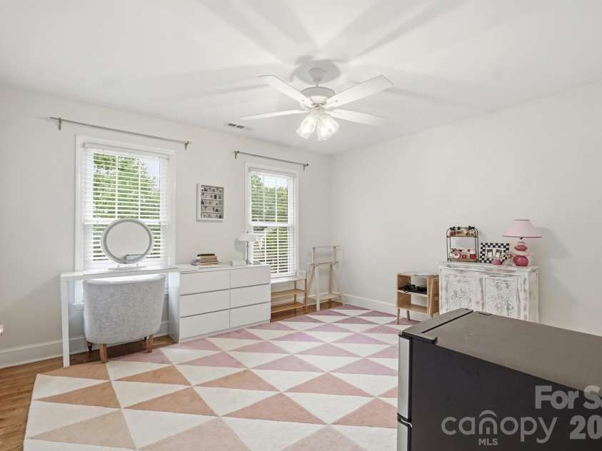10129 Hanover Glen Road, Charlotte, NC 28210.  MLS# CAR4391204, YatesRealty ID 33843. 
