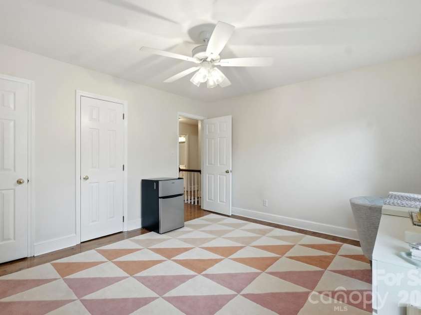 10129 Hanover Glen Road, Charlotte, NC 28210.  MLS# CAR4391204, YatesRealty ID 33843. 