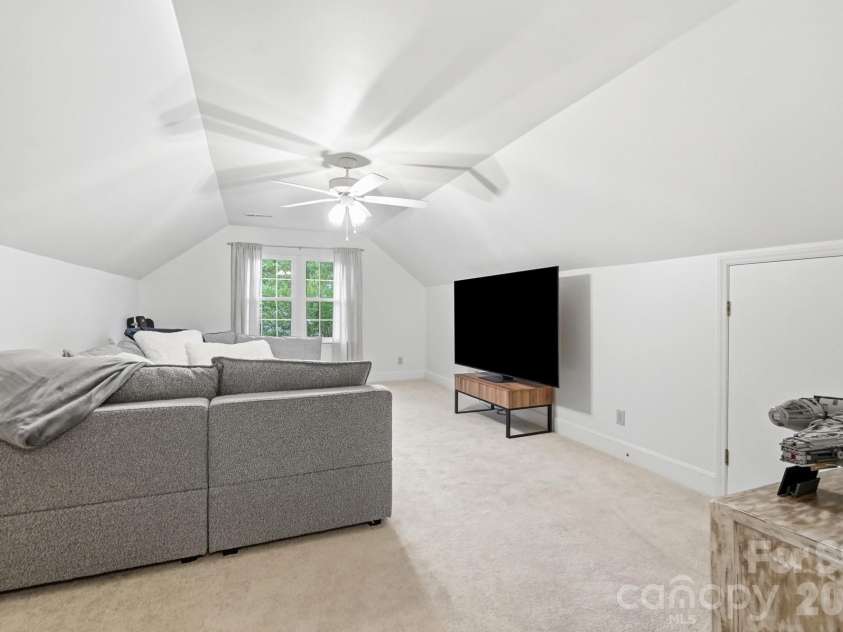 10129 Hanover Glen Road, Charlotte, NC 28210.  MLS# CAR4391204, YatesRealty ID 33843. 