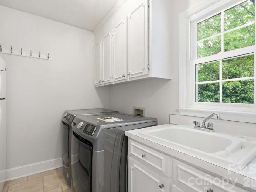 10129 Hanover Glen Road, Charlotte, NC 28210.  MLS# CAR4391204, YatesRealty ID 33843. 