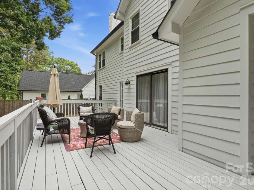 10129 Hanover Glen Road, Charlotte, NC 28210.  MLS# CAR4391204, YatesRealty ID 33843. 
