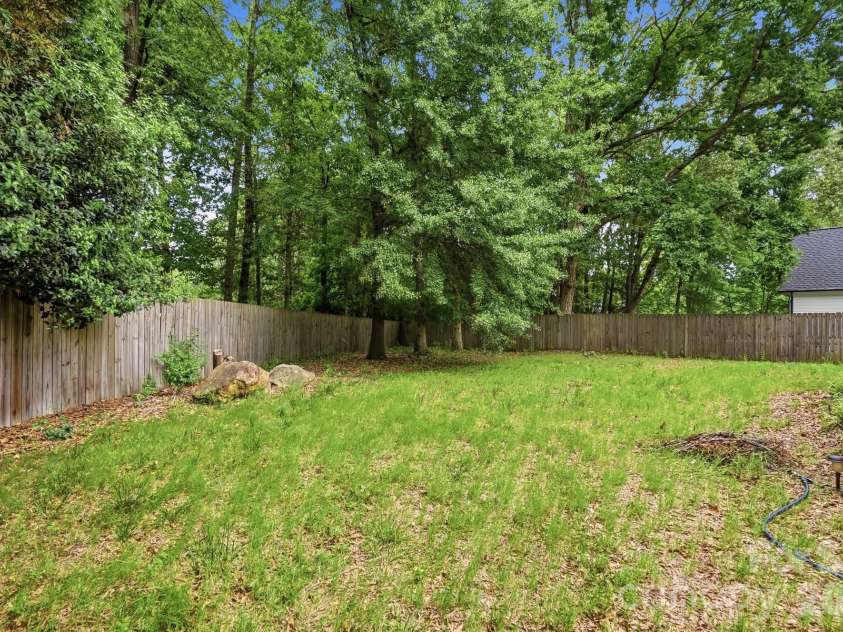 10129 Hanover Glen Road, Charlotte, NC 28210.  MLS# CAR4391204, YatesRealty ID 33843. 