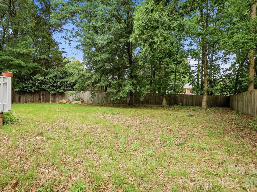 10129 Hanover Glen Road, Charlotte, NC 28210.  MLS# CAR4391204, YatesRealty ID 33843. 