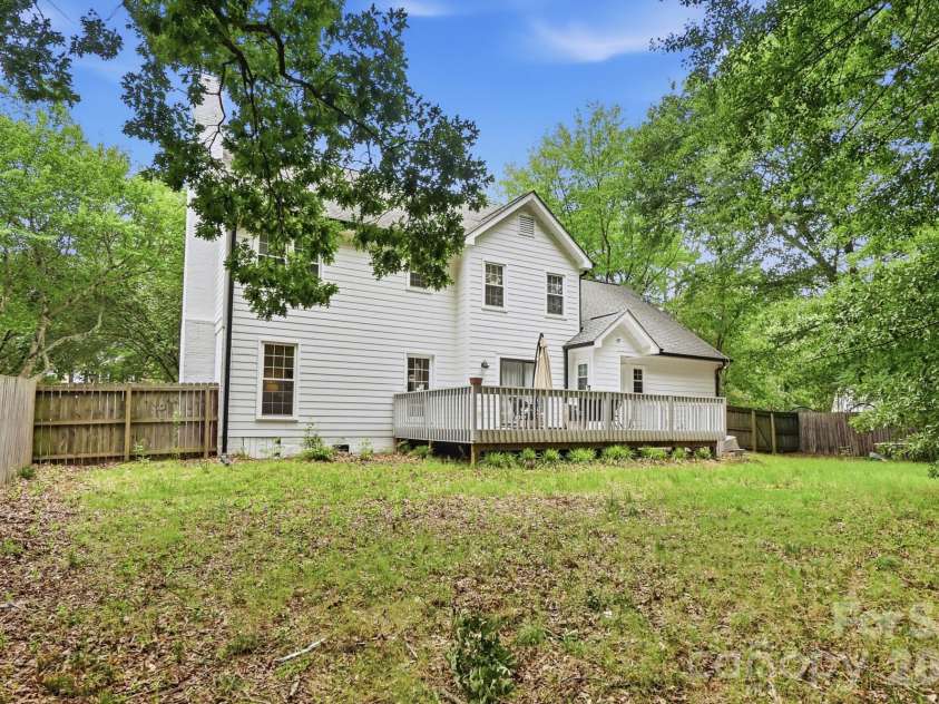 10129 Hanover Glen Road, Charlotte, NC 28210.  MLS# CAR4391204, YatesRealty ID 33843. 