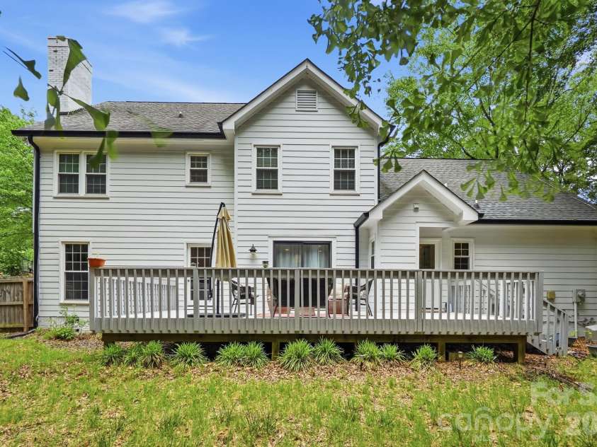 10129 Hanover Glen Road, Charlotte, NC 28210.  MLS# CAR4391204, YatesRealty ID 33843. 