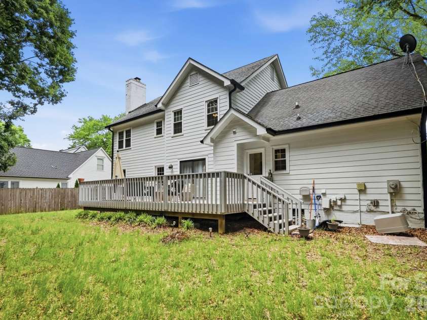 10129 Hanover Glen Road, Charlotte, NC 28210.  MLS# CAR4391204, YatesRealty ID 33843. 