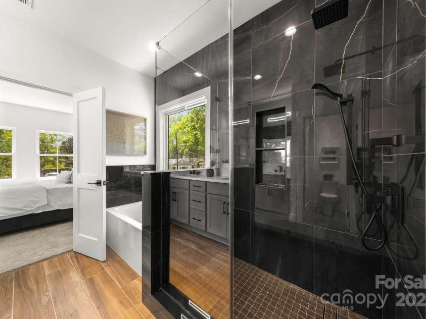 2010 St John Street, Charlotte, NC 28216.  MLS# CAR4286809, YatesRealty ID 33844. 