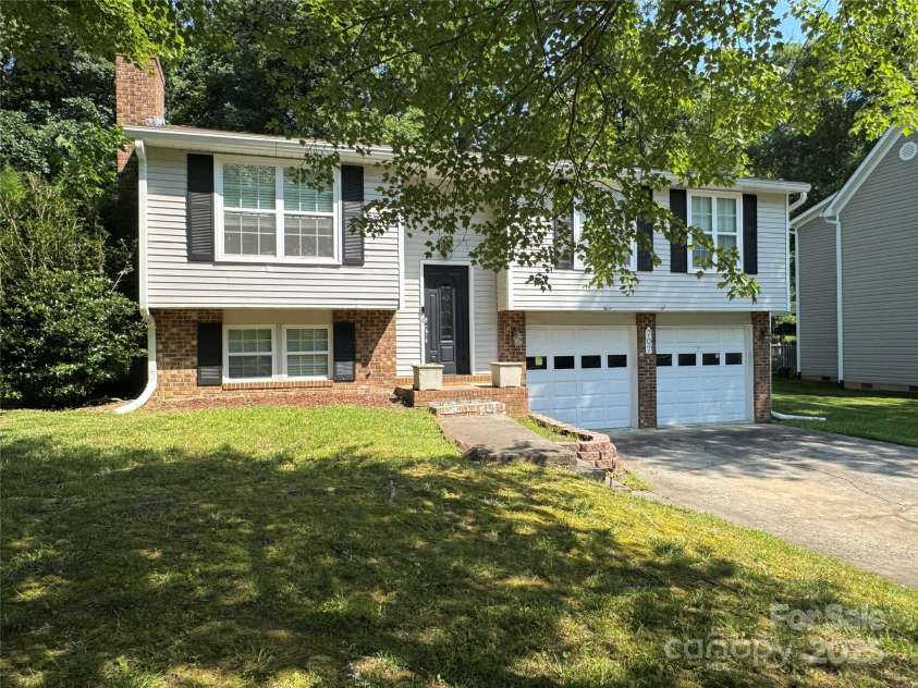707 Regency Drive, Charlotte, NC 28211.  MLS# CAR4287652, YatesRealty ID 33845. 