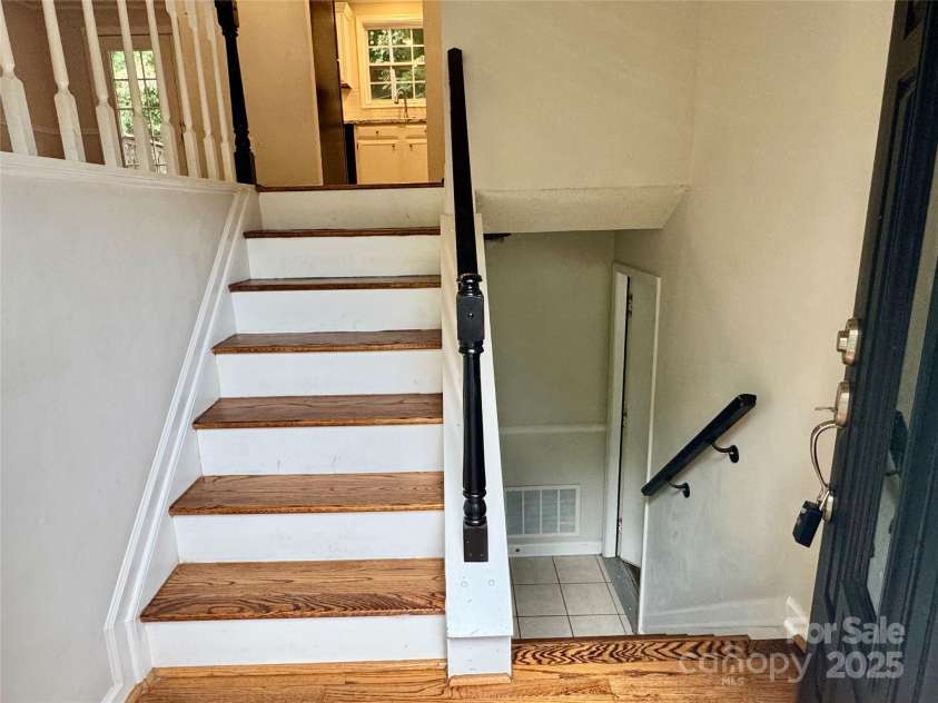 707 Regency Drive, Charlotte, NC 28211.  MLS# CAR4287652, YatesRealty ID 33845. 