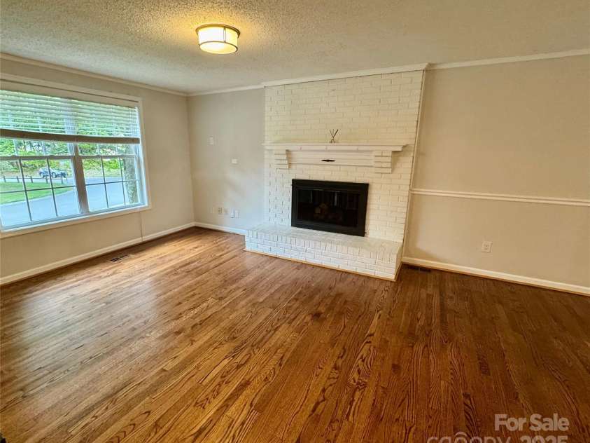 707 Regency Drive, Charlotte, NC 28211.  MLS# CAR4287652, YatesRealty ID 33845. 