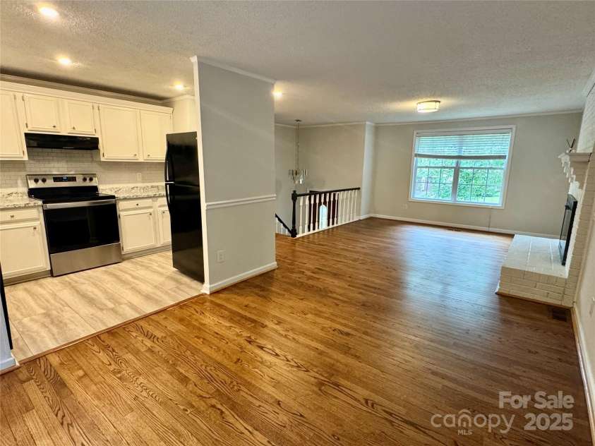 707 Regency Drive, Charlotte, NC 28211.  MLS# CAR4287652, YatesRealty ID 33845. 