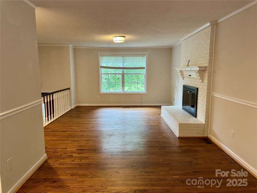 707 Regency Drive, Charlotte, NC 28211.  MLS# CAR4287652, YatesRealty ID 33845. 