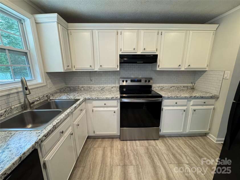 707 Regency Drive, Charlotte, NC 28211.  MLS# CAR4287652, YatesRealty ID 33845. 